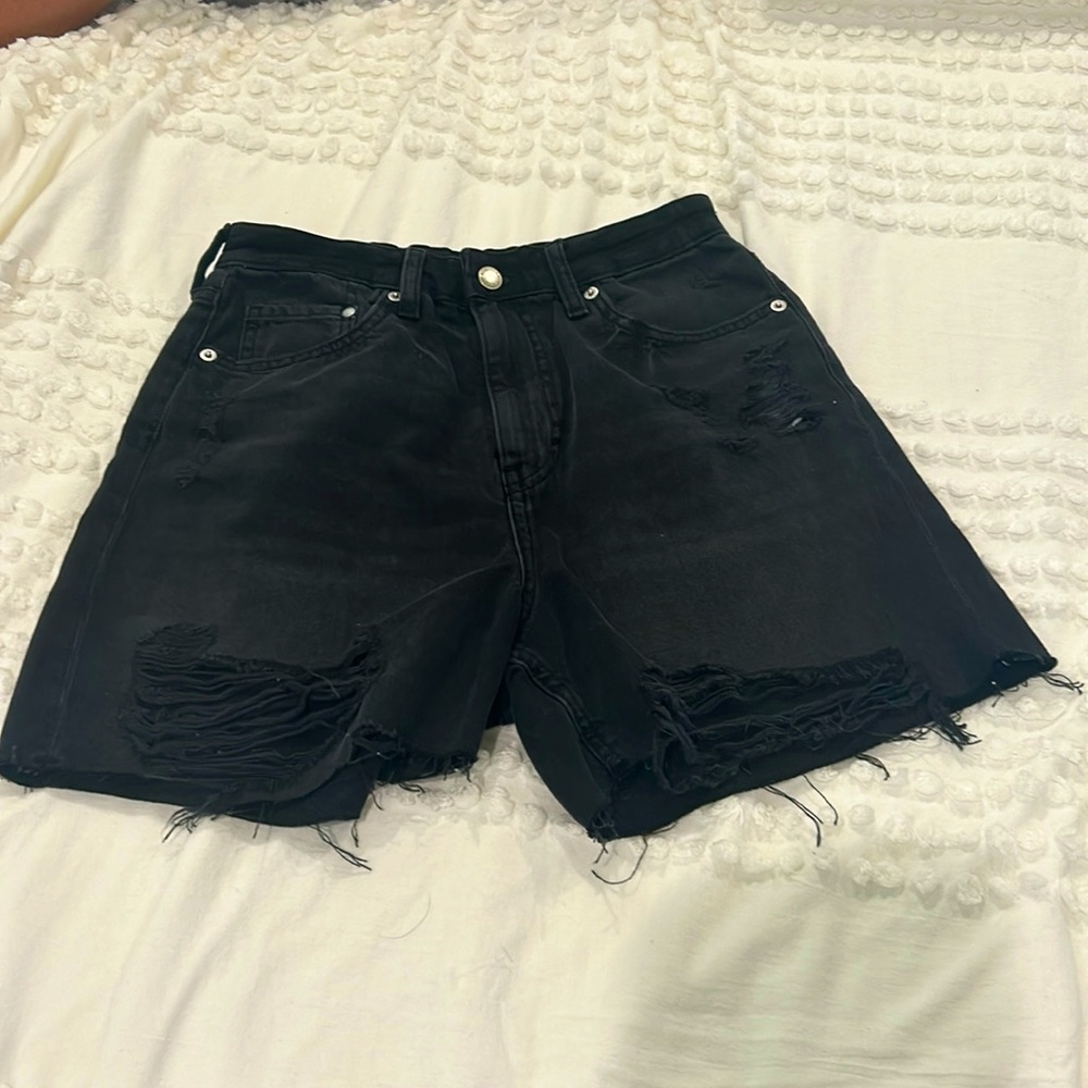 H and M‎ black Jean shorts